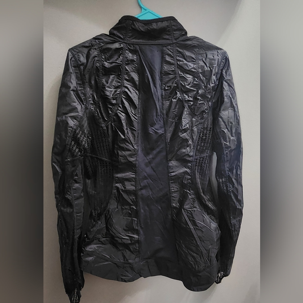 Flawed-Lululemon Lightweight Rain Jacket - image 4